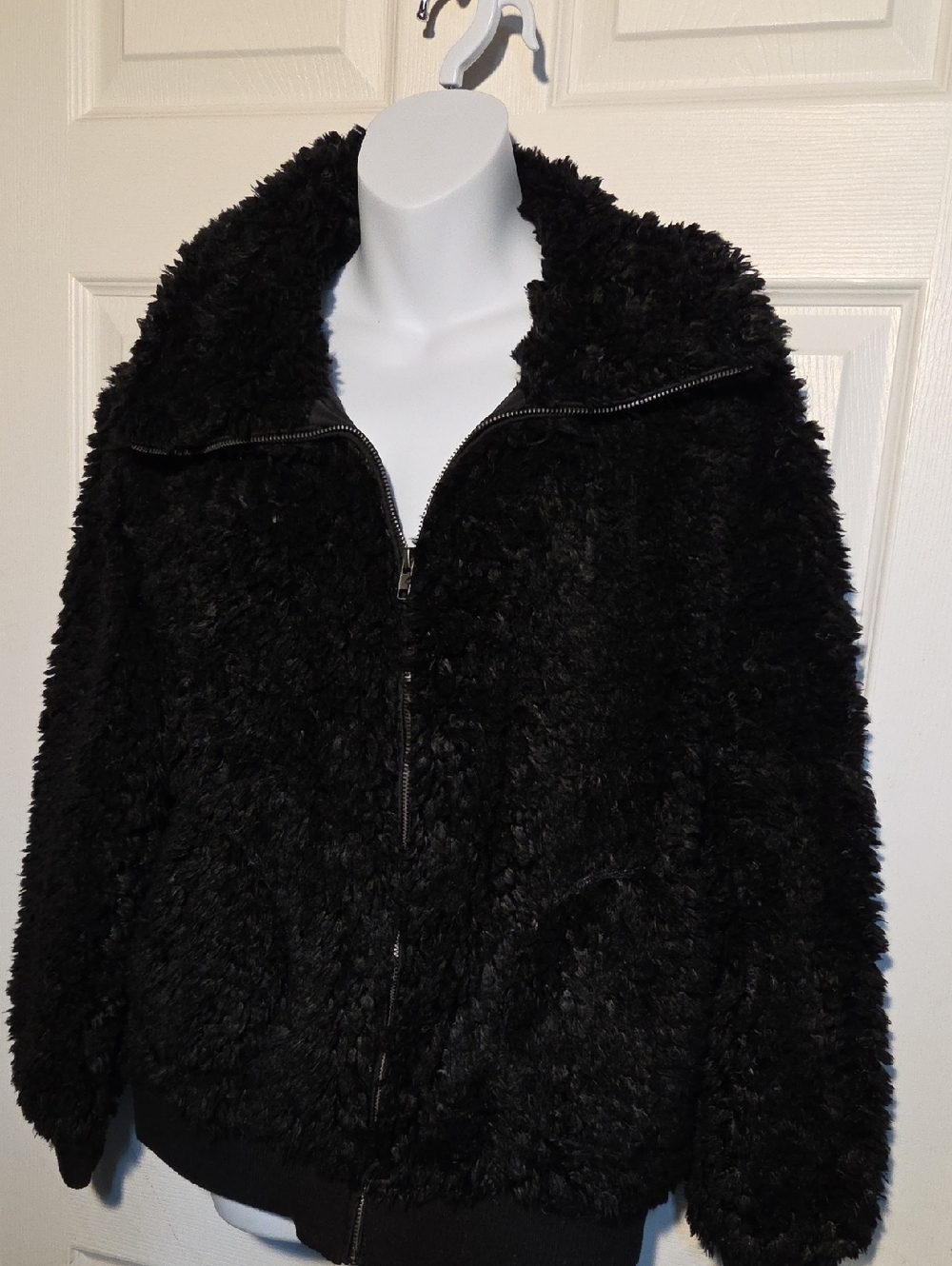 BB Dakota Black Plush Chenile Teddy Jacket Faux Fur with Zip And Pockets Sz L